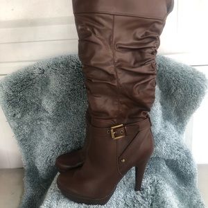 G by Guess brown boots size 8, brand new